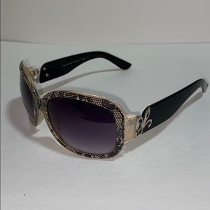 Purple tinted fer de lis sunglasses